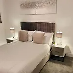 Spacious 2-Bedroom In Canary Wharf