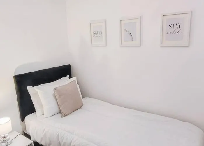 Spacious 2-Bedroom In Canary Wharf