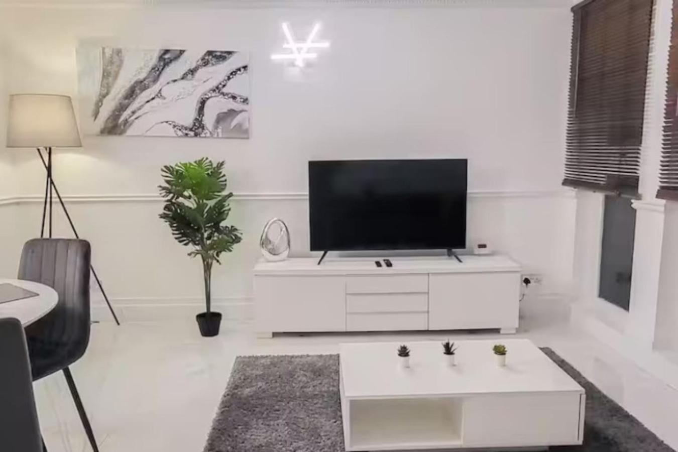 Spacious 2-bedroom In Canary Wharf Londra